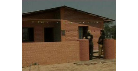 bottle-house_2112.jpg