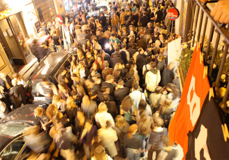 c77_milan_balconycrowds.jpg