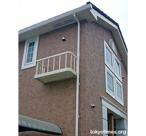 poor_balcony.jpg