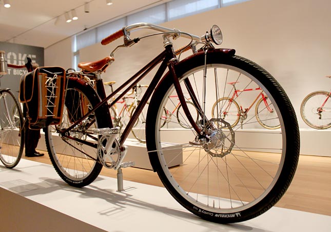 Vanilla lowrider cruiser