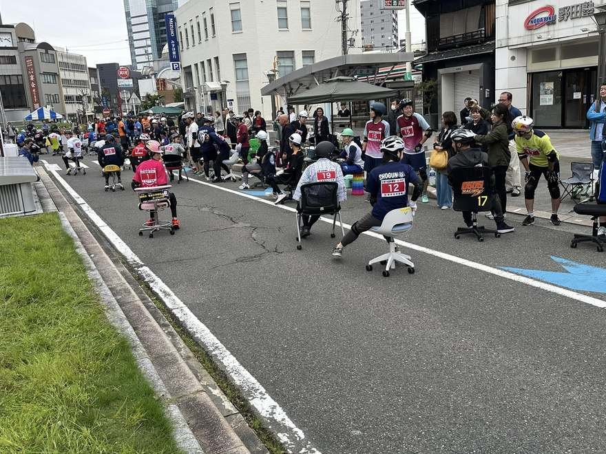 Japanese Chair Racing Japan's Gran-Prix-Style Office Chair Racing Event - Core77