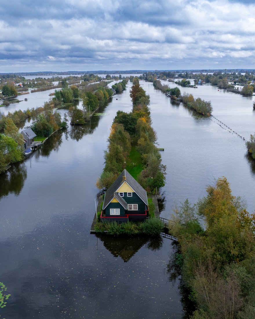 The Dutch Community Where People Live on Strips of Land in a Lake - Core77