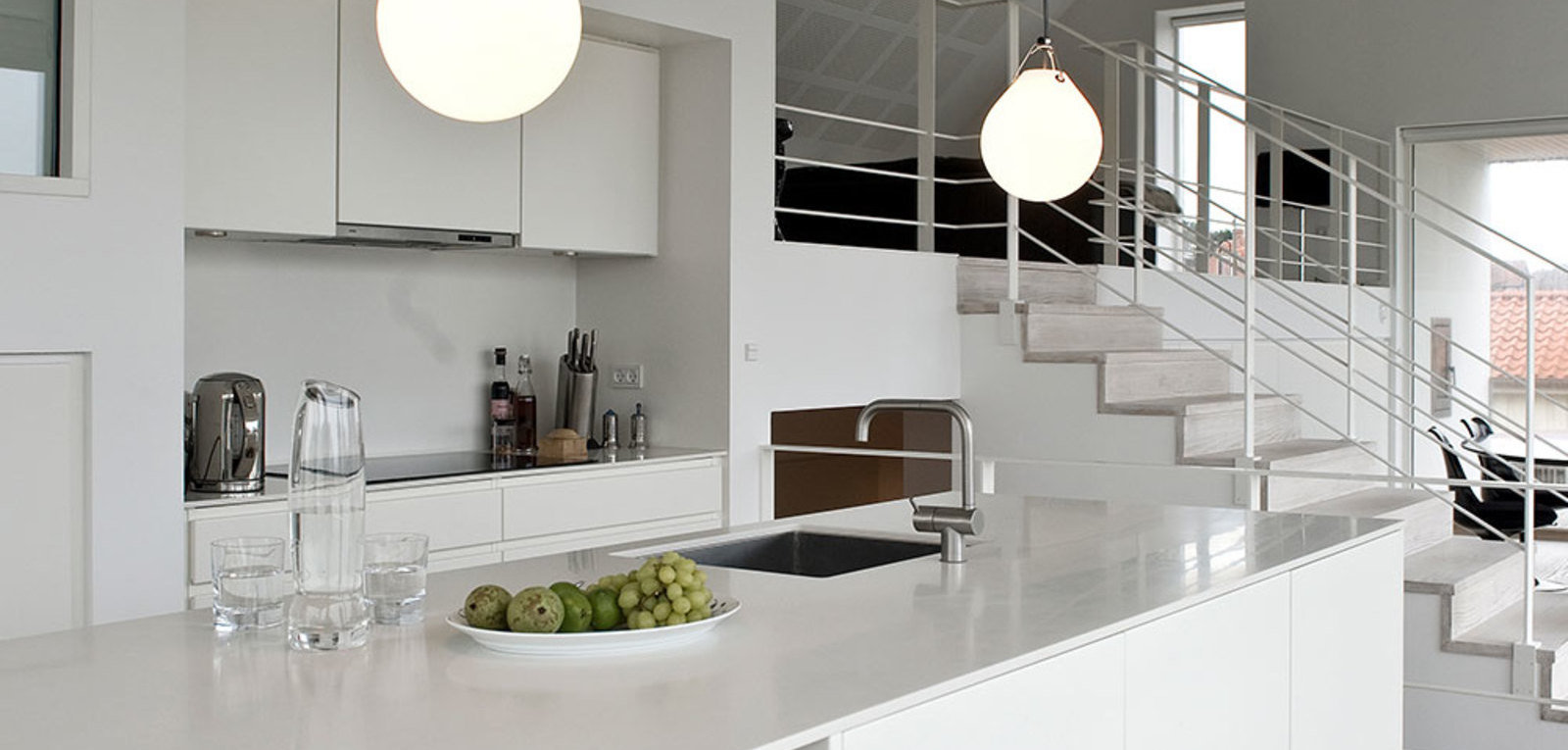 1121555_spotlight_104104_Vm7O7