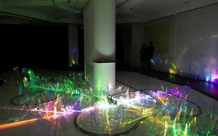 アート・デザイン・音楽 Constructed Realities: The Art of Staged