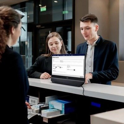 The UX Design Flaw of Philips' Dual-Sided Monitor