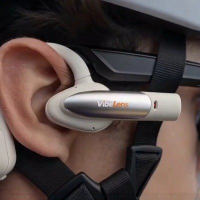 A Wearable Hands-Free Action Camera with Live Previewing